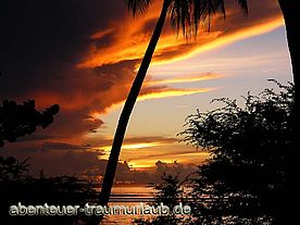 Foto: Sonnenuntergang an der Pigeon Point Road auf Tobago.
