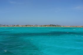Foto: Türkis farbenes Wasser vor der Karibik Insel Aruba