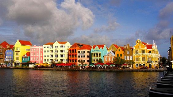 Häuserzeile in Willemstad auf Curacao