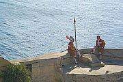 Foto: Wachen auf der Festung von Valetta.