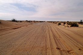 Fotos in der Sahara: endlose Sandpiste