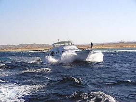 Foto: Bootsfahrt zum Tauchspot "Marsa Mubarak" im Roten Meer - Ägypten.