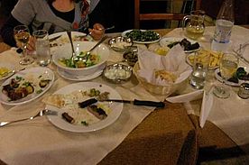 Foto: Meze (typisch Zypriotisches Gericht) im Restaurant Rimi in Nicosia auf Zypern.